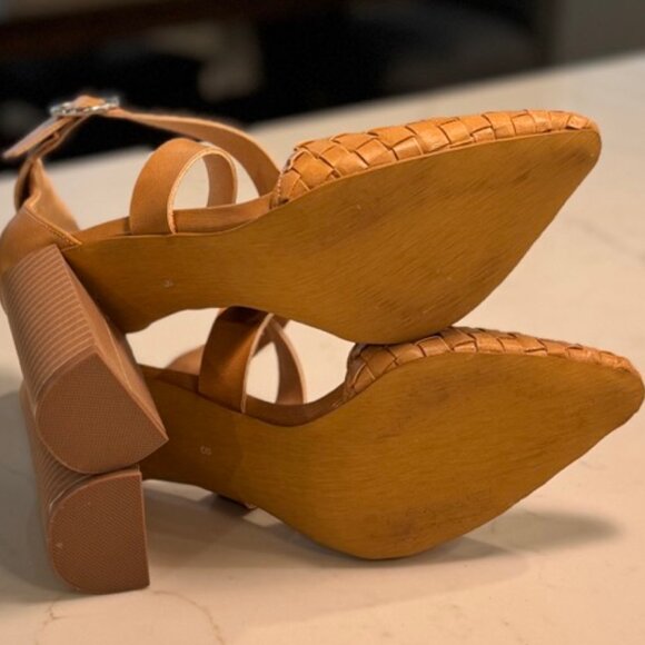 NEW Bohme Zoey Heel - Picture 2 of 3